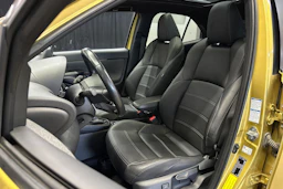 keltainen Toyota Yaris Cross 2021 kuva 13.