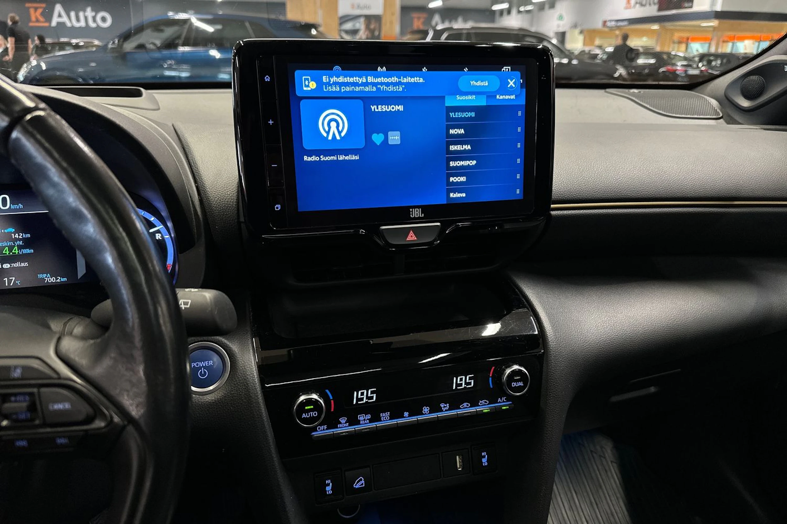 keltainen Toyota Yaris Cross 2021 kuva 18.