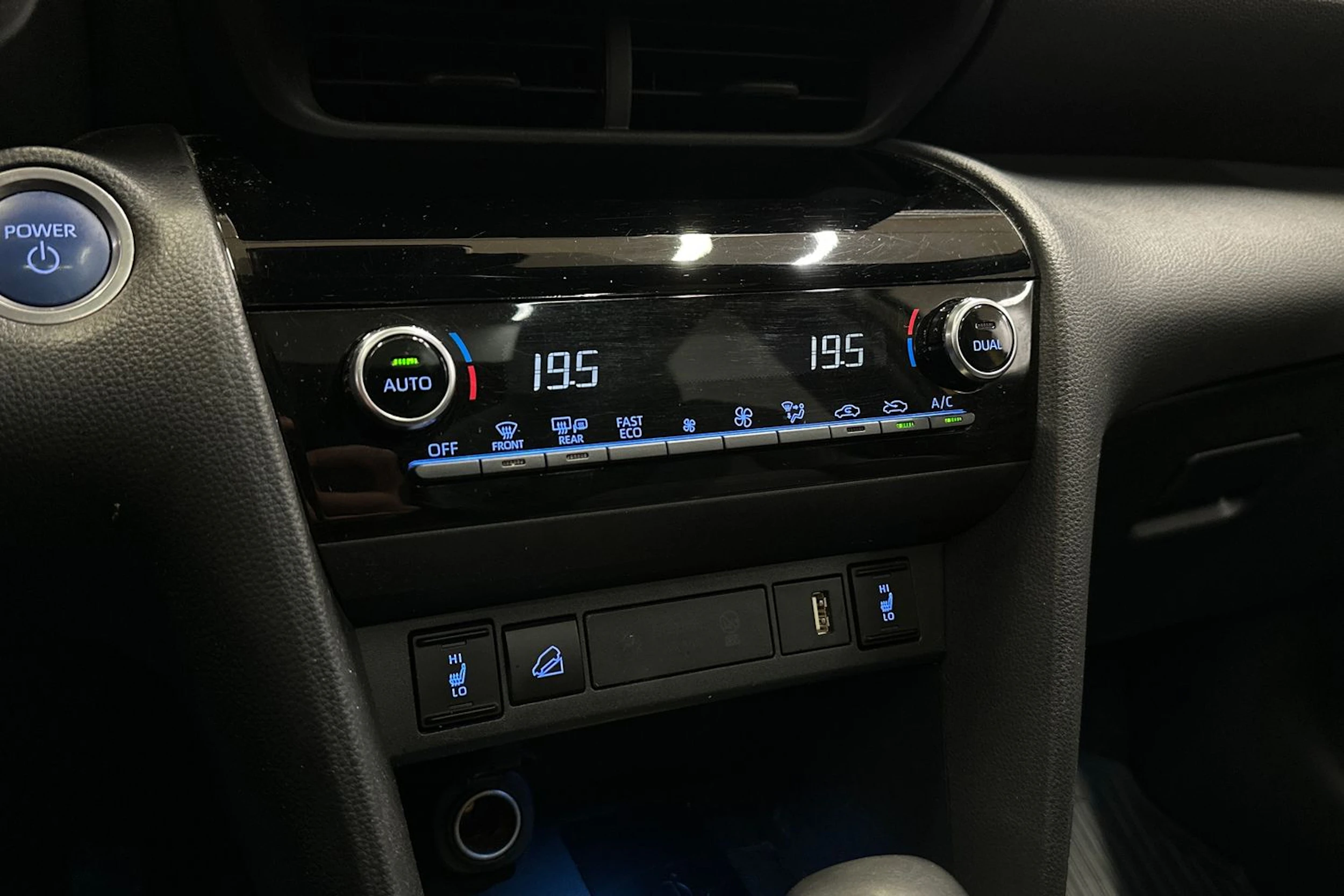 keltainen Toyota Yaris Cross 2021 kuva 19.