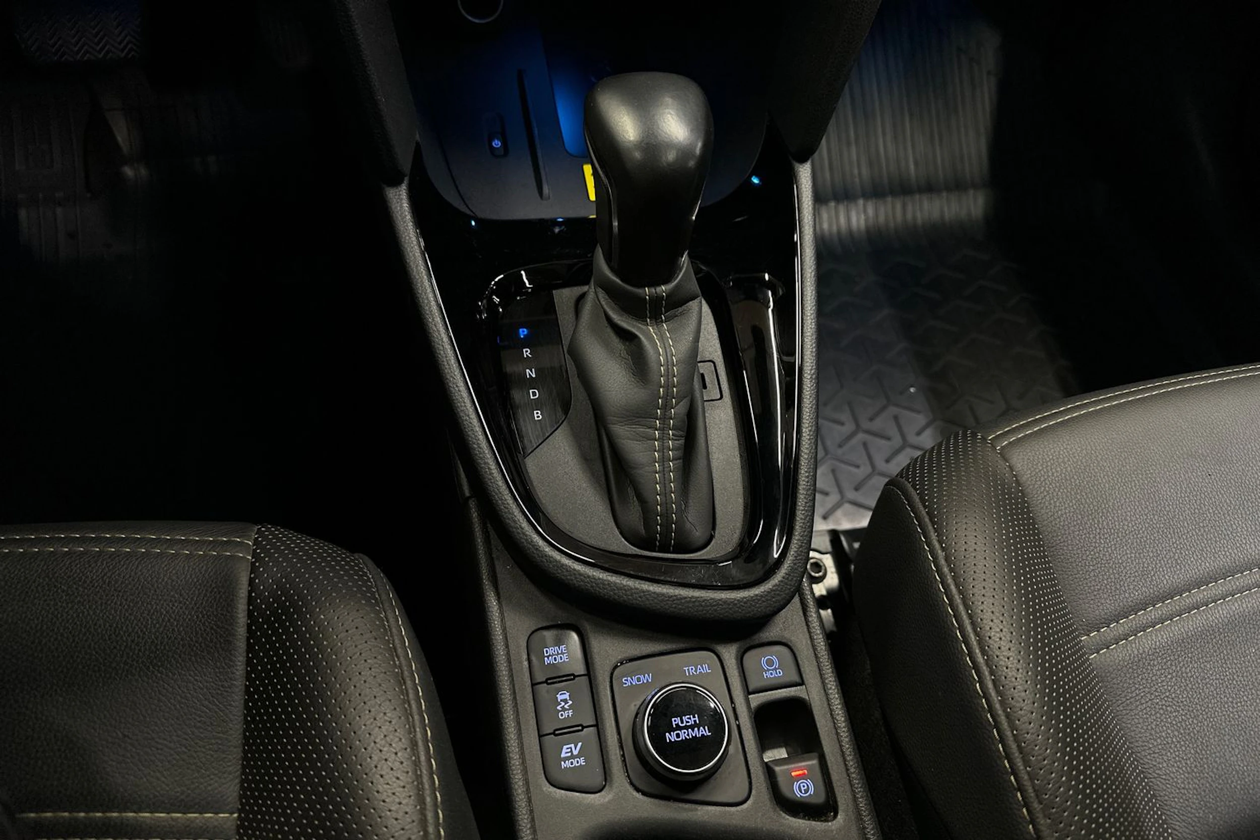keltainen Toyota Yaris Cross 2021 kuva 20.
