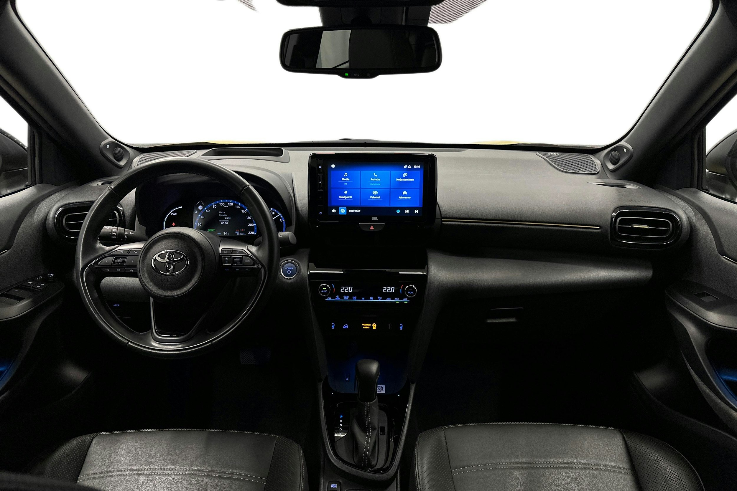 keltainen Toyota Yaris Cross 2021 kuva 9.