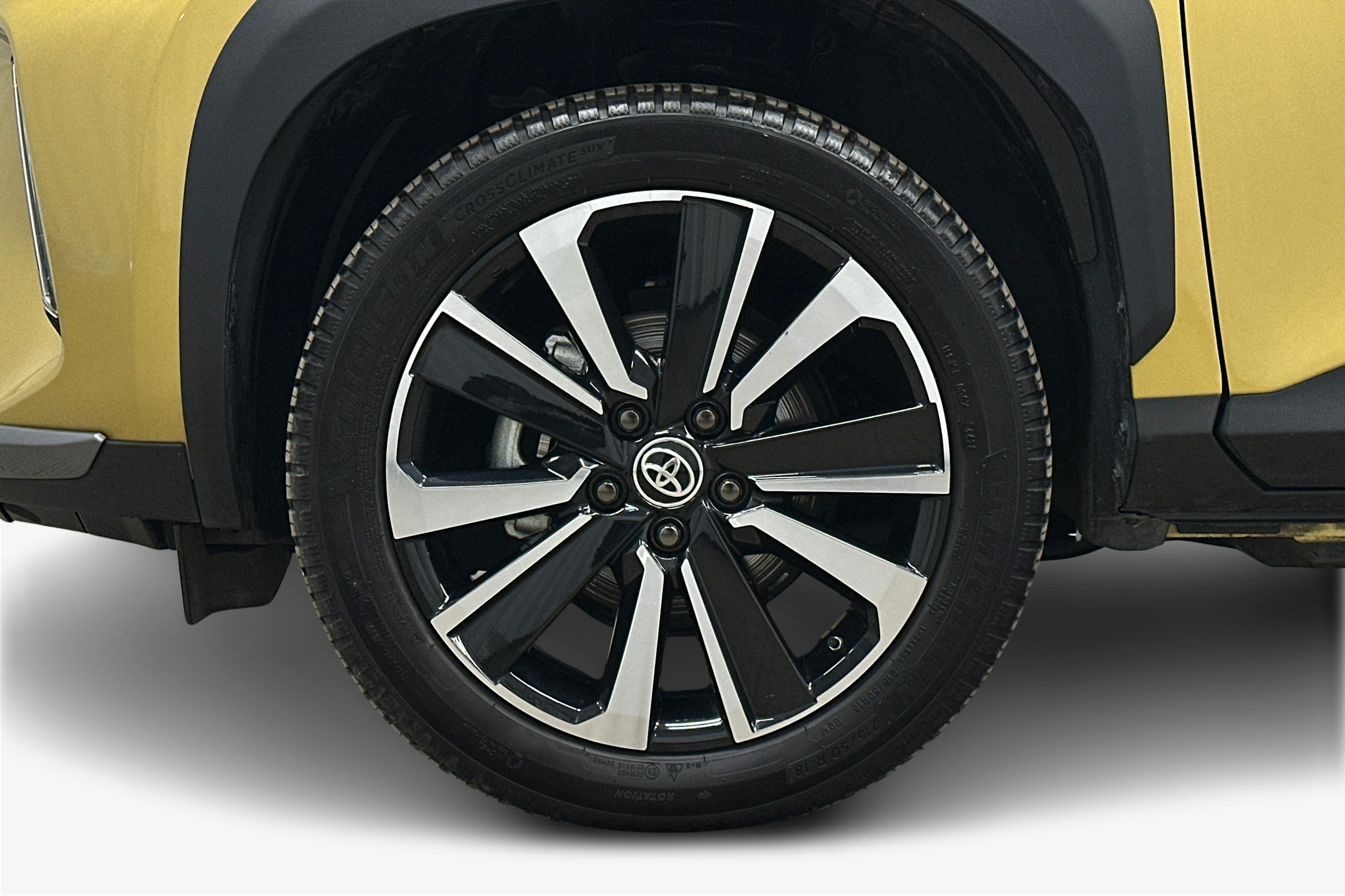 keltainen Toyota Yaris Cross 2021 kuva 11.