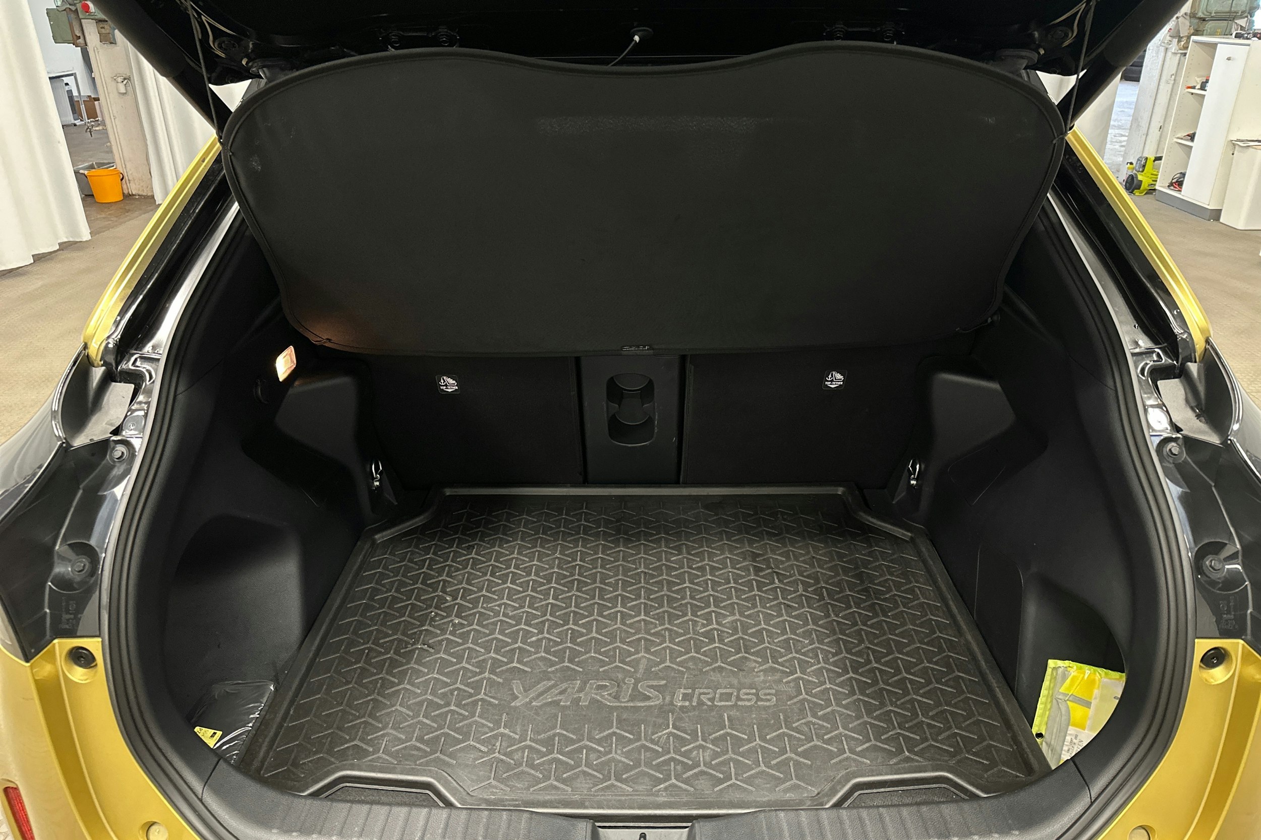 keltainen Toyota Yaris Cross 2021 kuva 14.