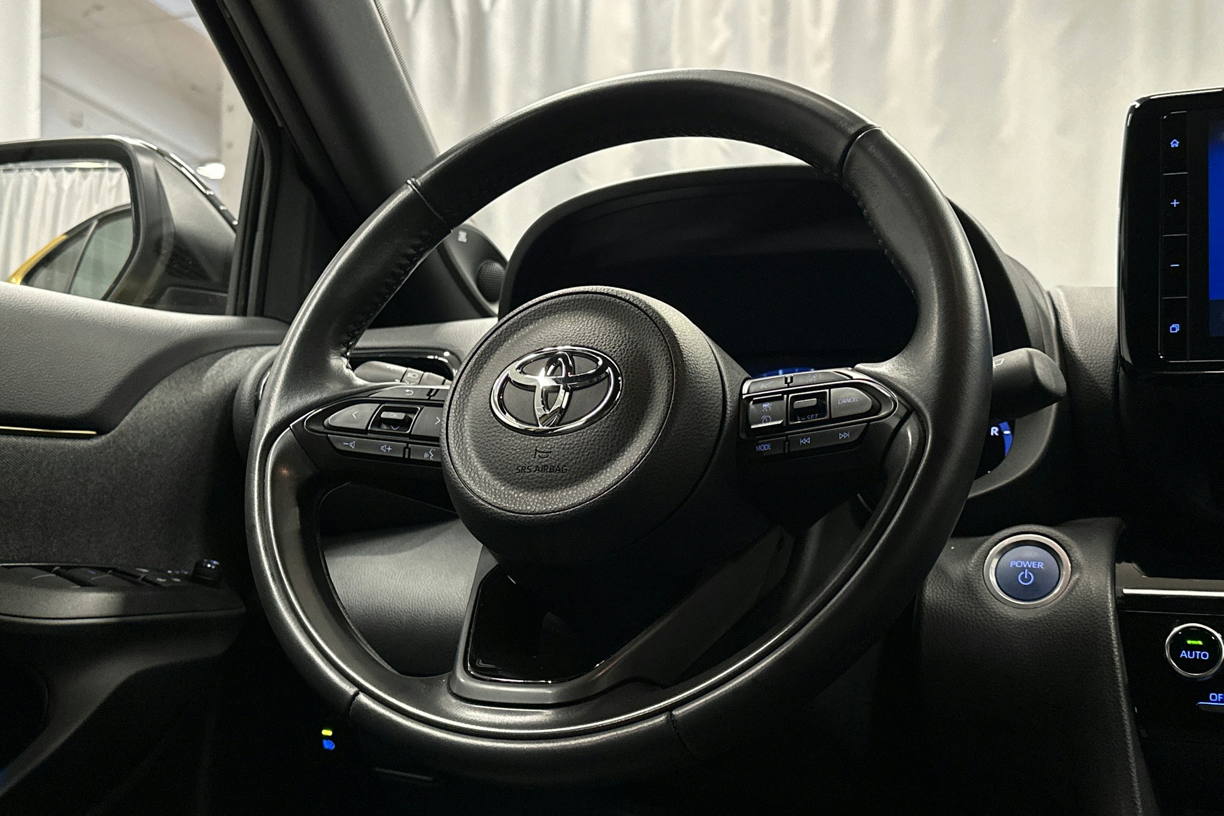 keltainen Toyota Yaris Cross 2021 kuva 17.