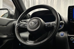 keltainen Toyota Yaris Cross 2021 kuva 17.