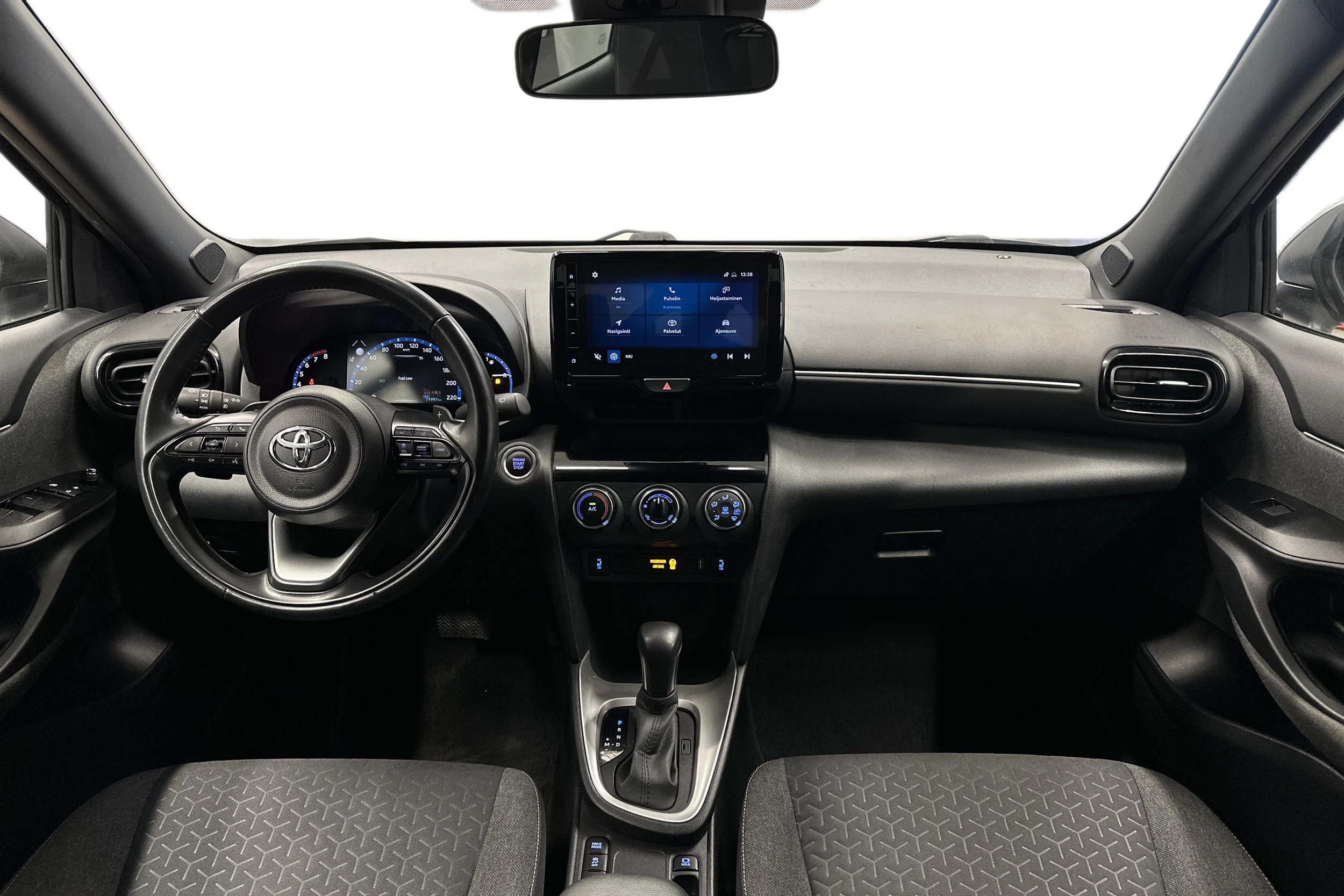 harmaa Toyota Yaris Cross 2022 kuva 16.