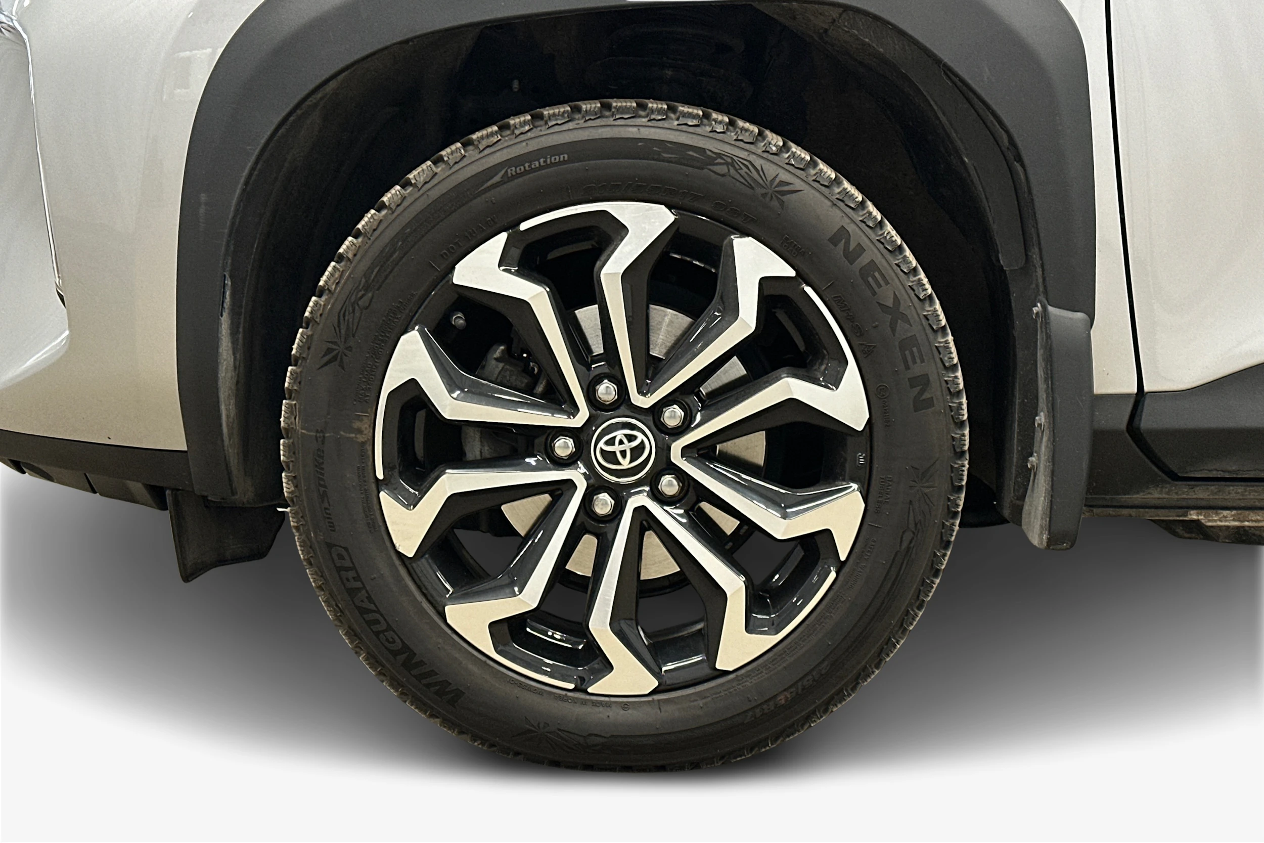 harmaa Toyota Yaris Cross 2022 kuva 19.