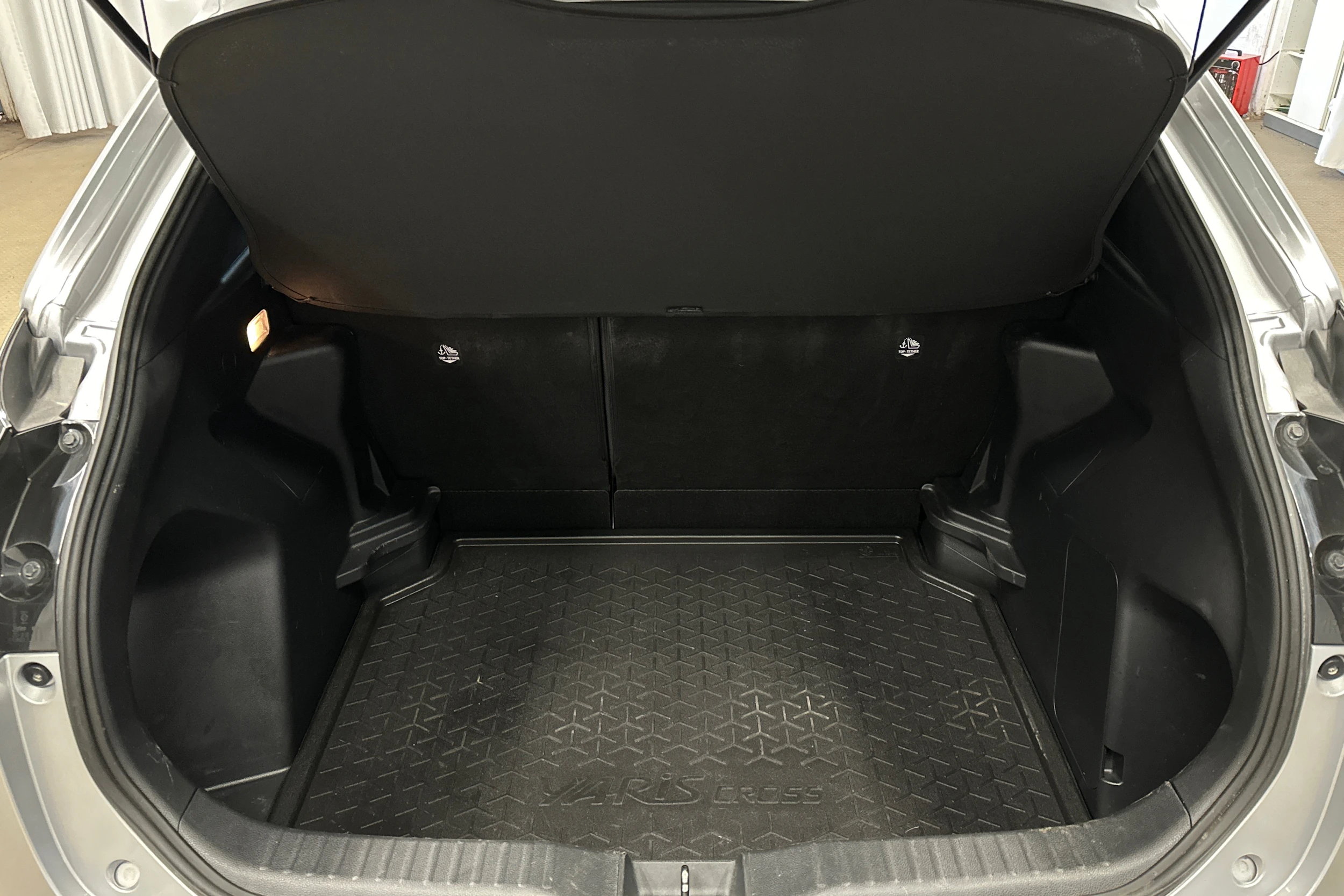 harmaa Toyota Yaris Cross 2022 kuva 22.