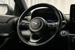 harmaa Toyota Yaris Cross 2022 kuva 24.