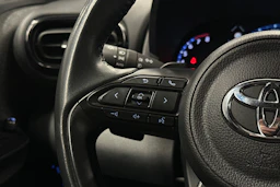 harmaa Toyota Yaris Cross 2022 kuva 25.