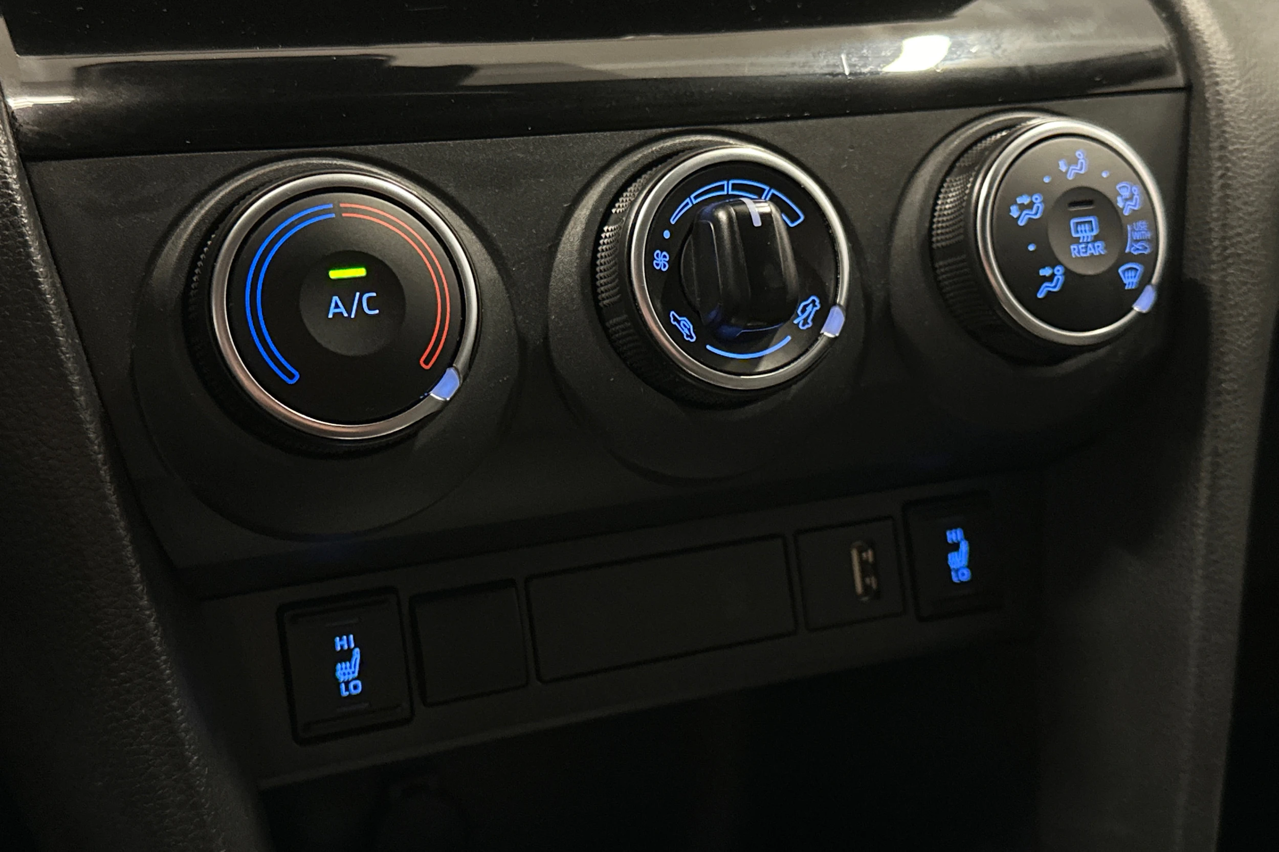 harmaa Toyota Yaris Cross 2022 kuva 30.