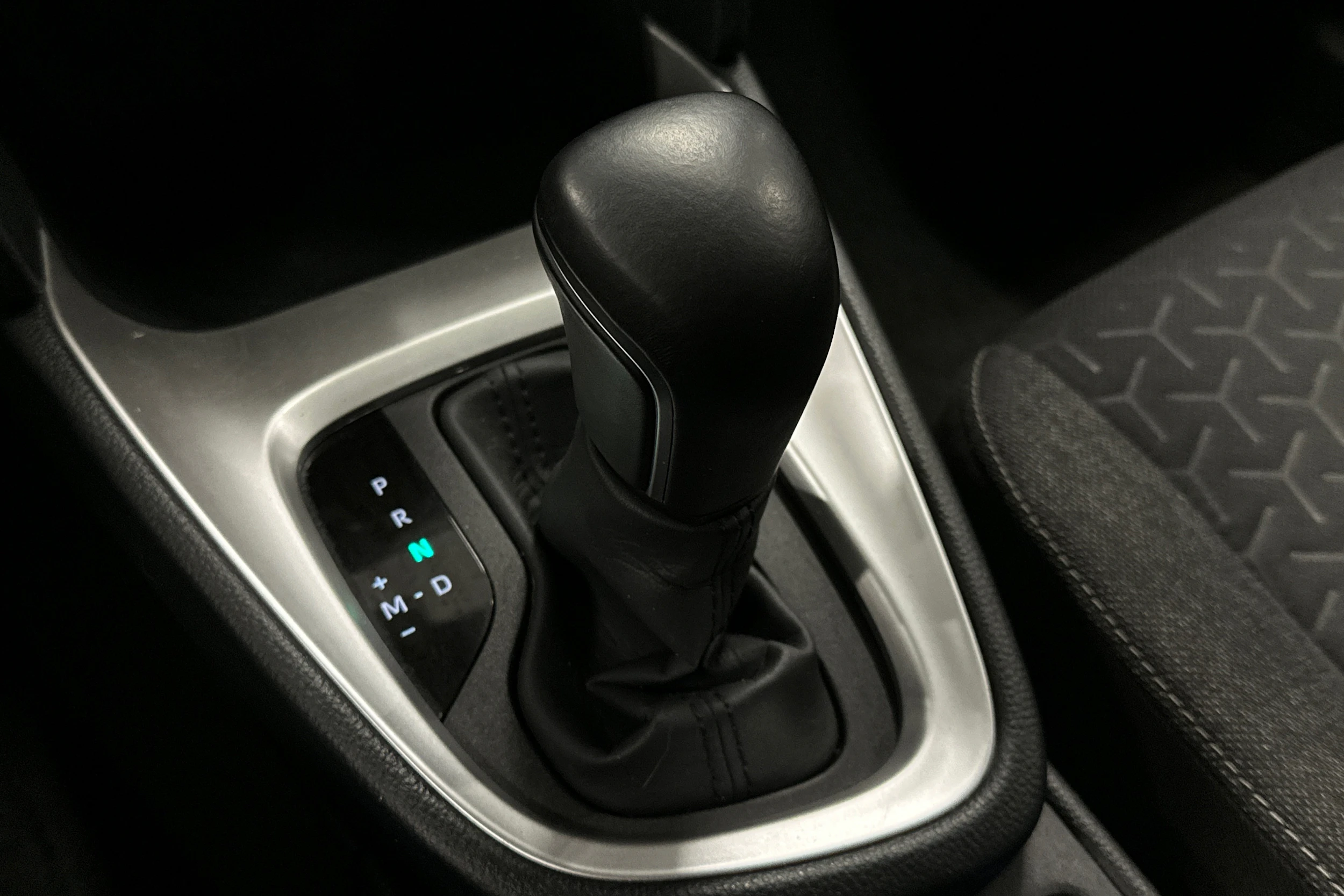 harmaa Toyota Yaris Cross 2022 kuva 31.