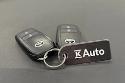 harmaa Toyota Yaris Cross 2022 kuva 32.