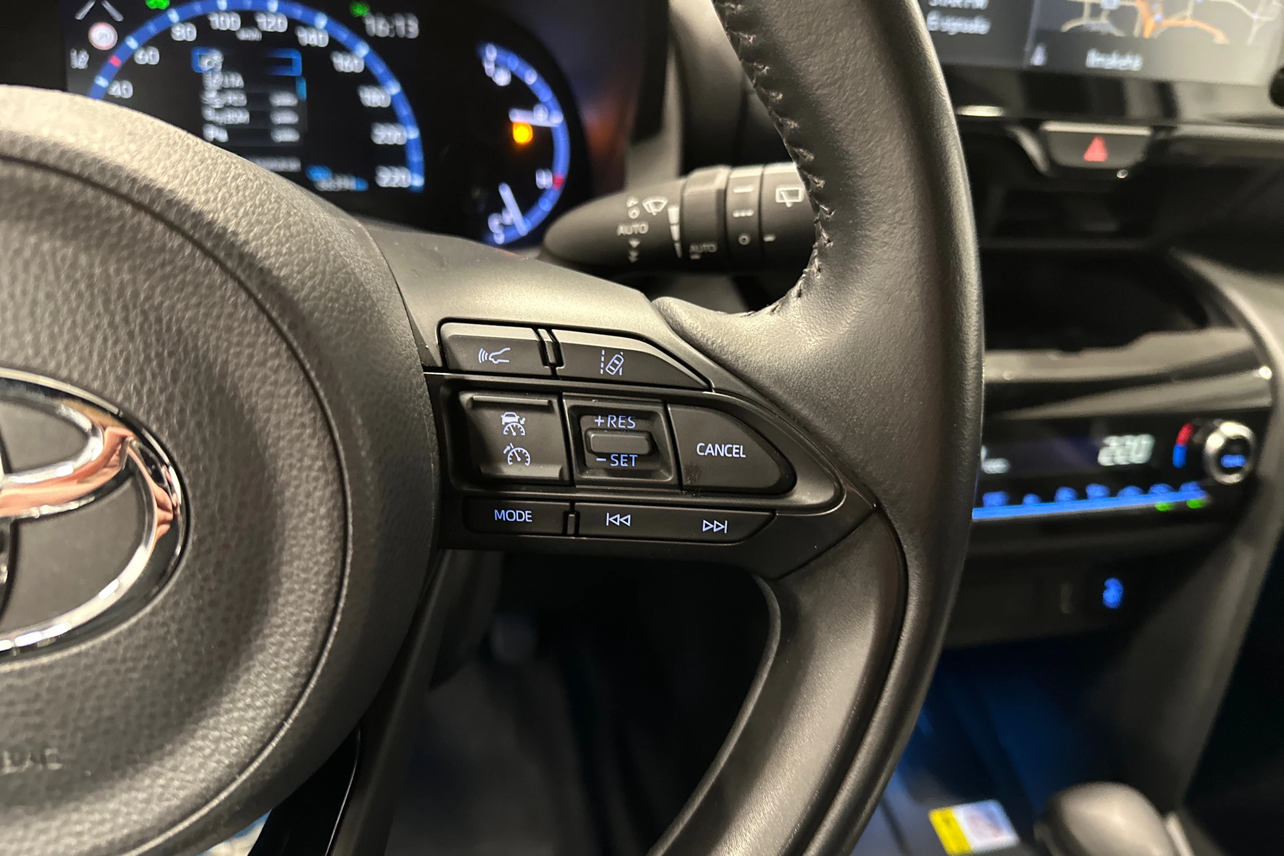 met. hopea Toyota Yaris Cross 2022 kuva 16.