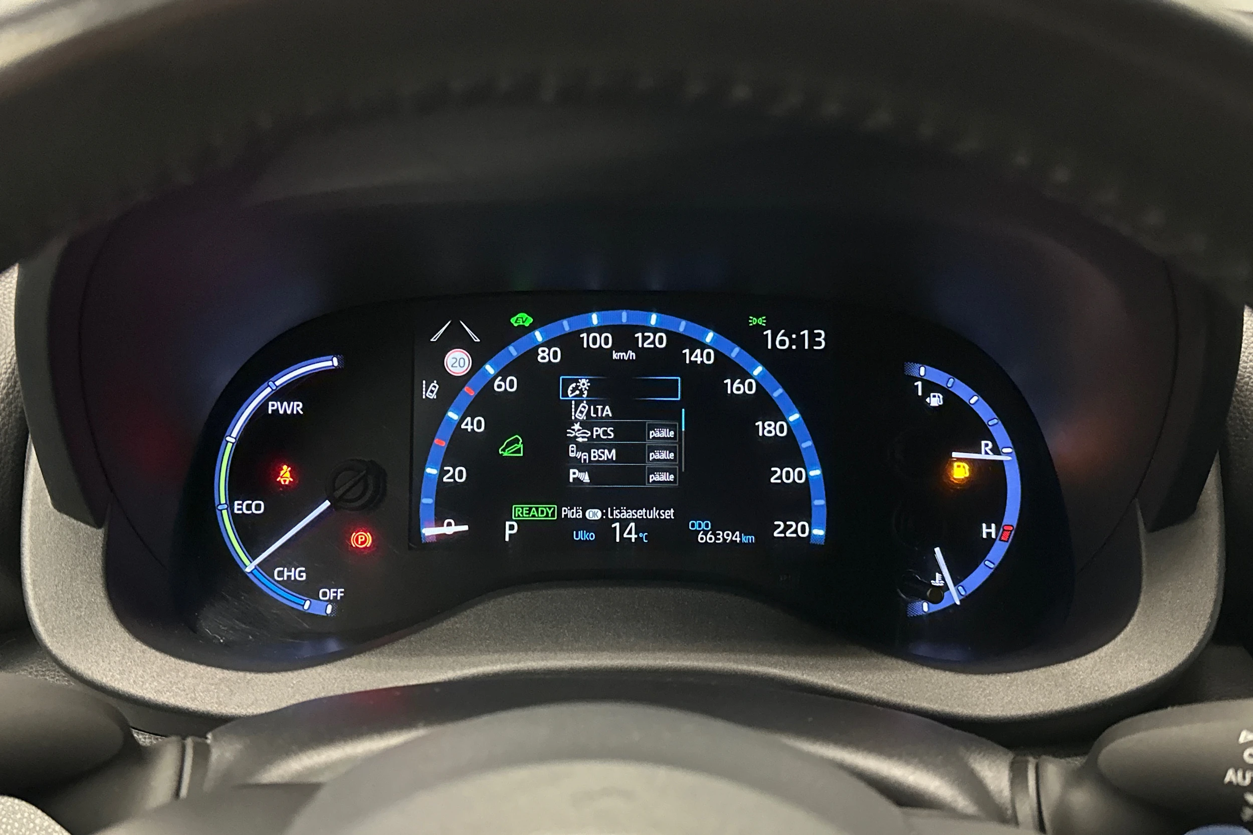 met. hopea Toyota Yaris Cross 2022 kuva 19.