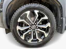 met. musta Toyota Yaris Cross 2022 kuva 5.