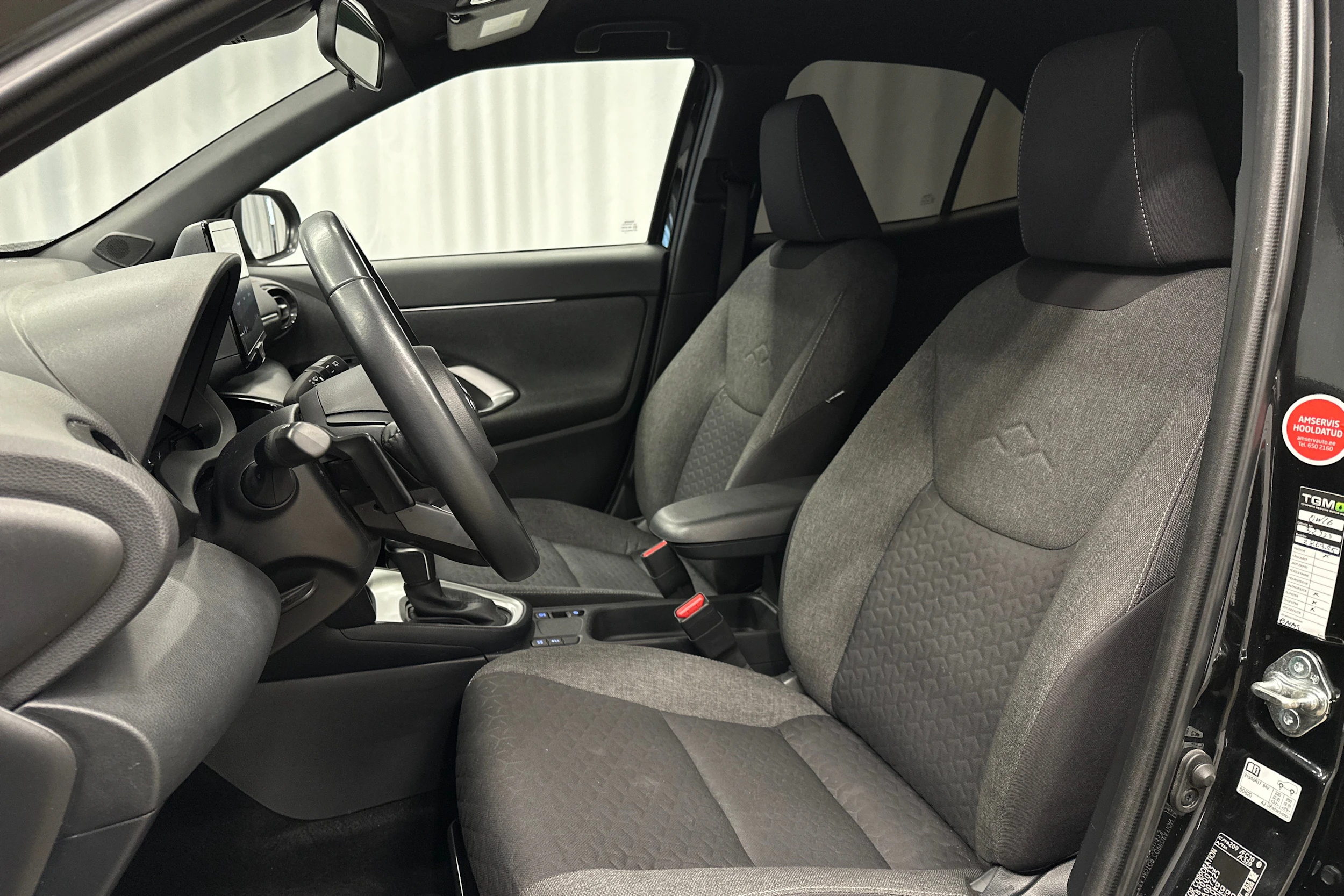musta Toyota Yaris Cross 2022 kuva 16.