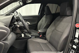 musta Toyota Yaris Cross 2022 kuva 16.
