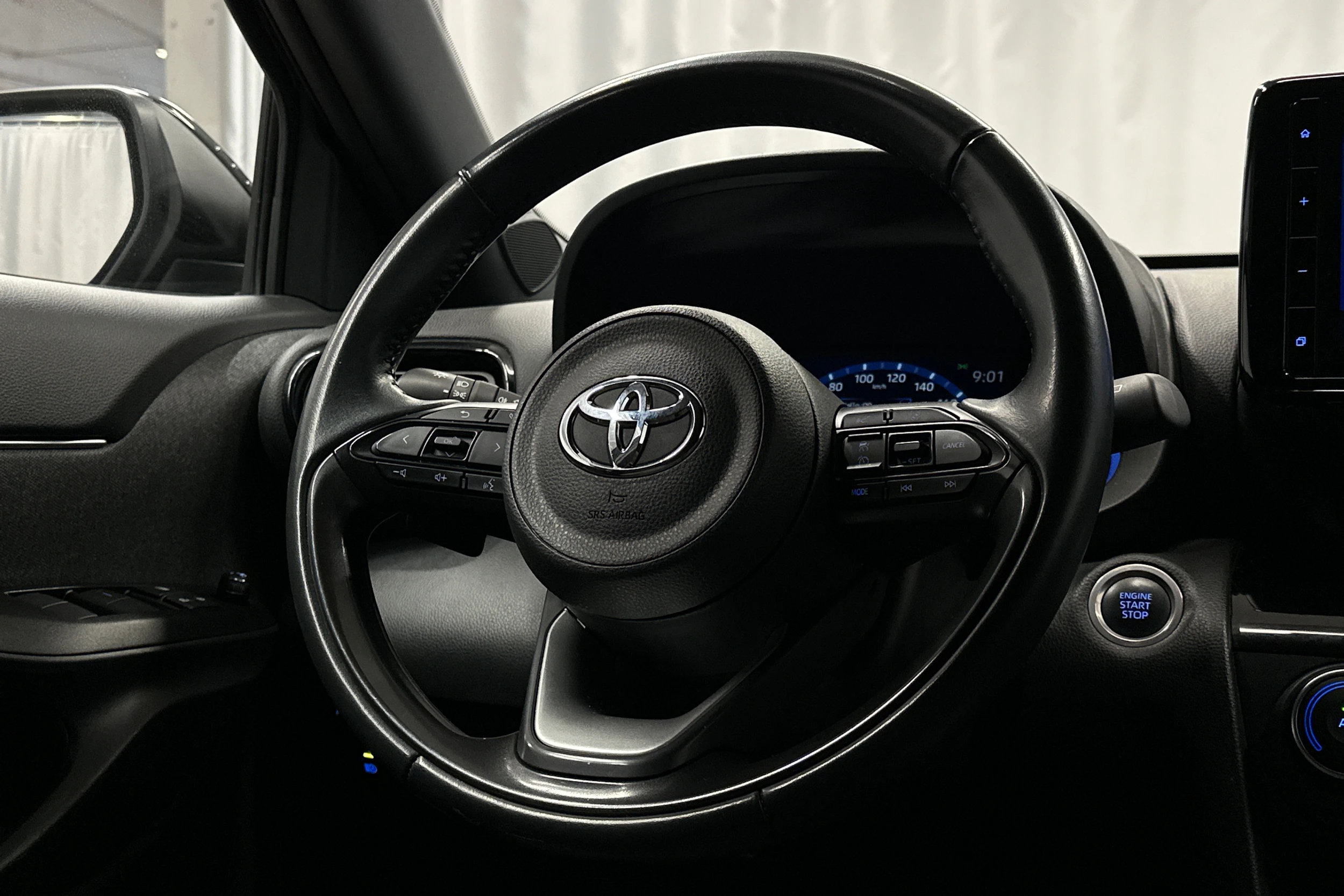 musta Toyota Yaris Cross 2022 kuva 17.