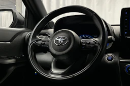 musta Toyota Yaris Cross 2022 kuva 17.