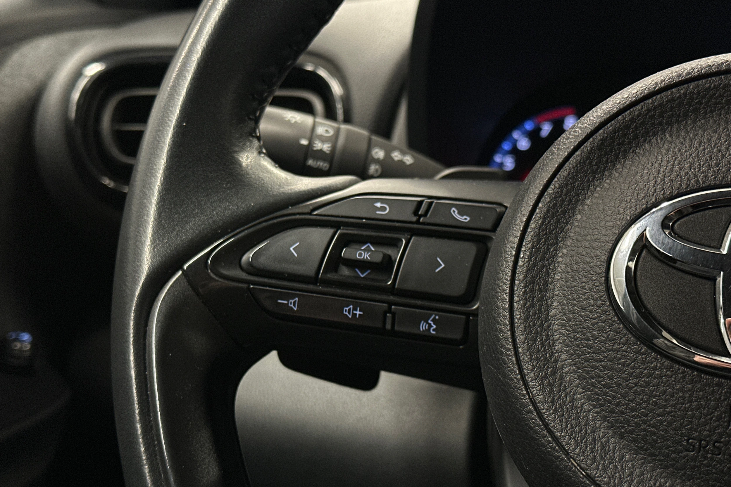 musta Toyota Yaris Cross 2022 kuva 18.