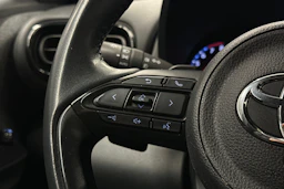 musta Toyota Yaris Cross 2022 kuva 18.