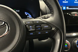 musta Toyota Yaris Cross 2022 kuva 19.