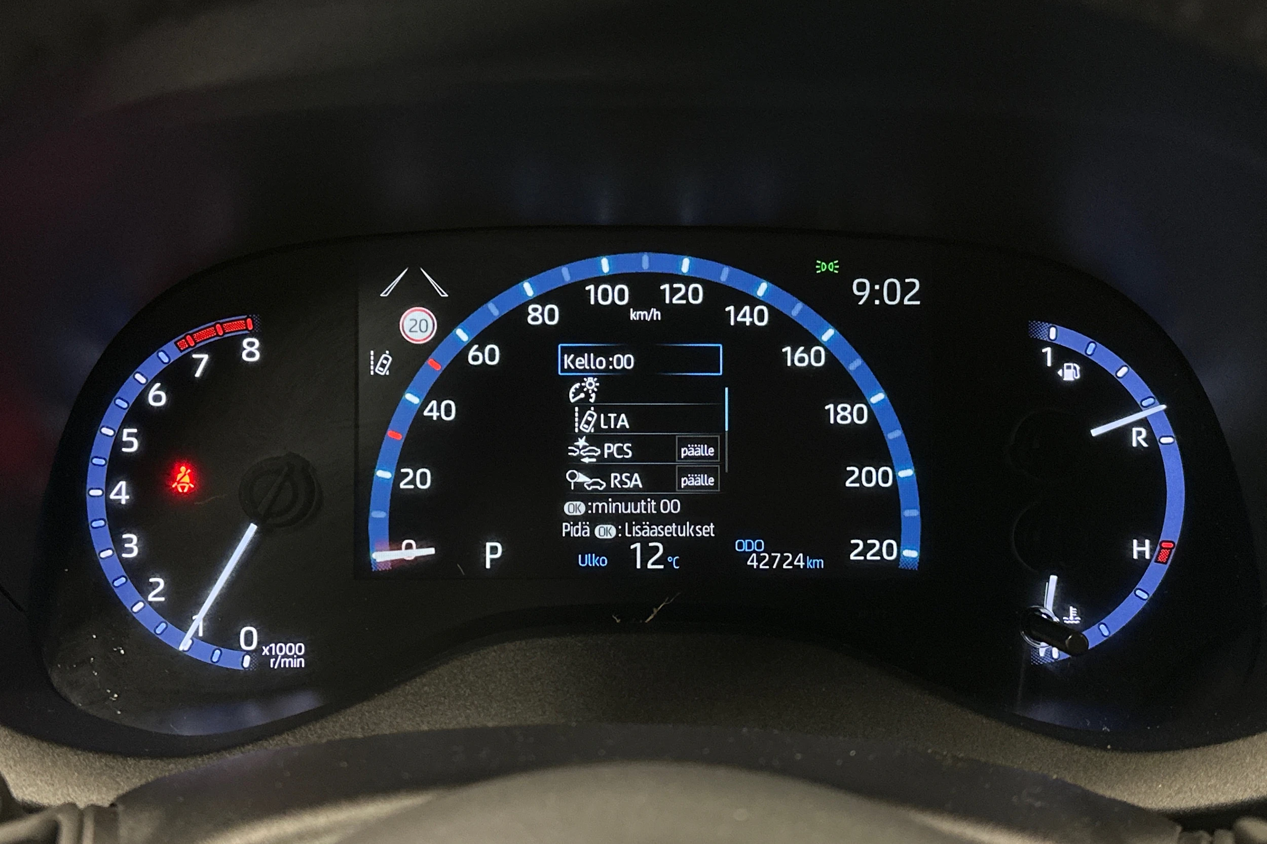 musta Toyota Yaris Cross 2022 kuva 20.