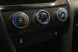 musta Toyota Yaris Cross 2022 kuva 24.