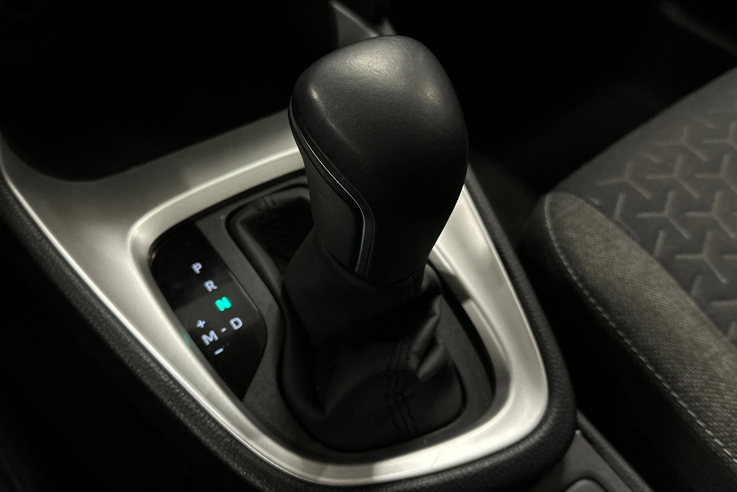 musta Toyota Yaris Cross 2022 kuva 25.