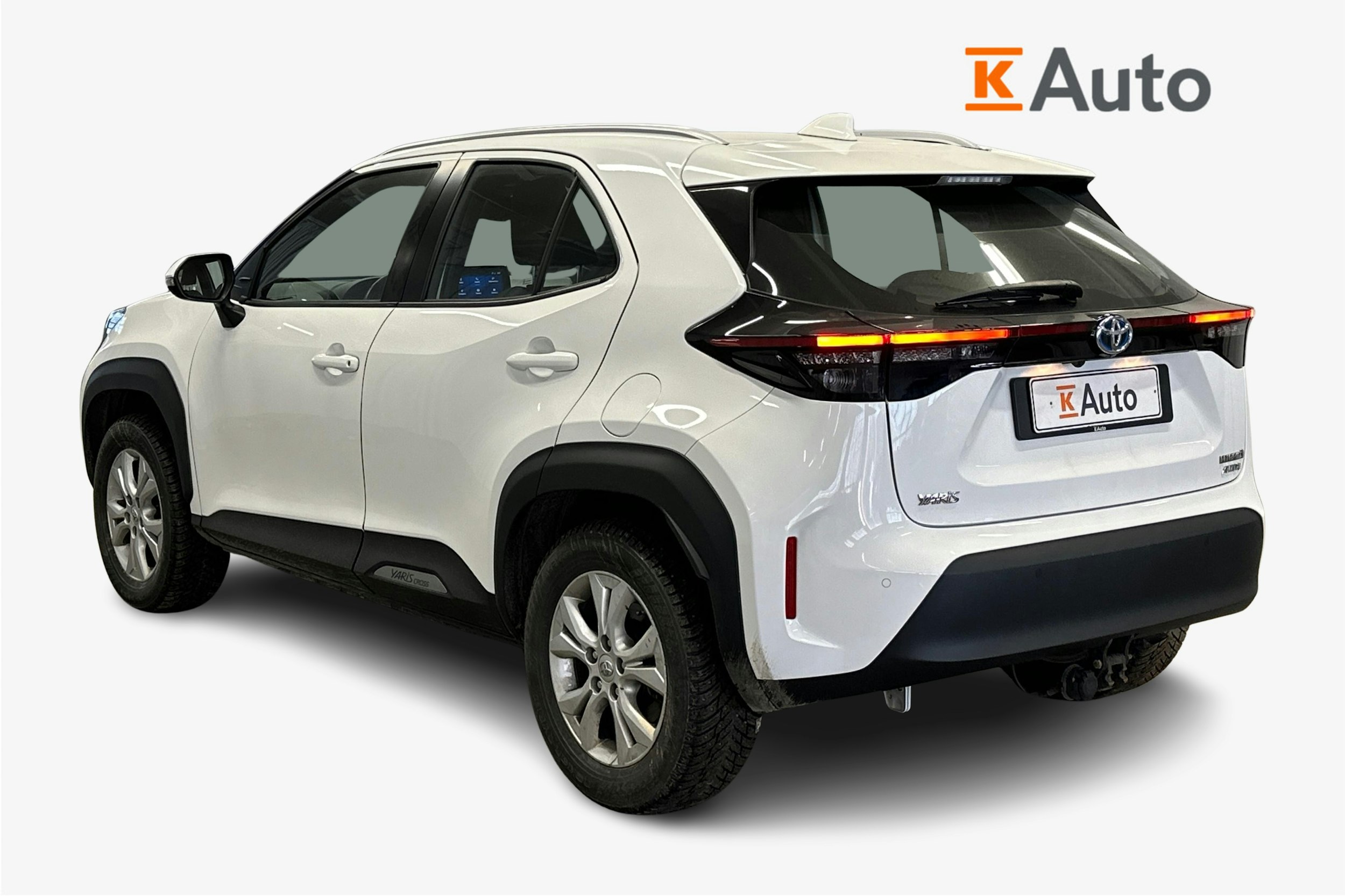 valkoinen Toyota Yaris Cross 2022 kuva 2.