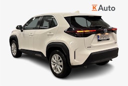 valkoinen Toyota Yaris Cross 2022 kuva 2.
