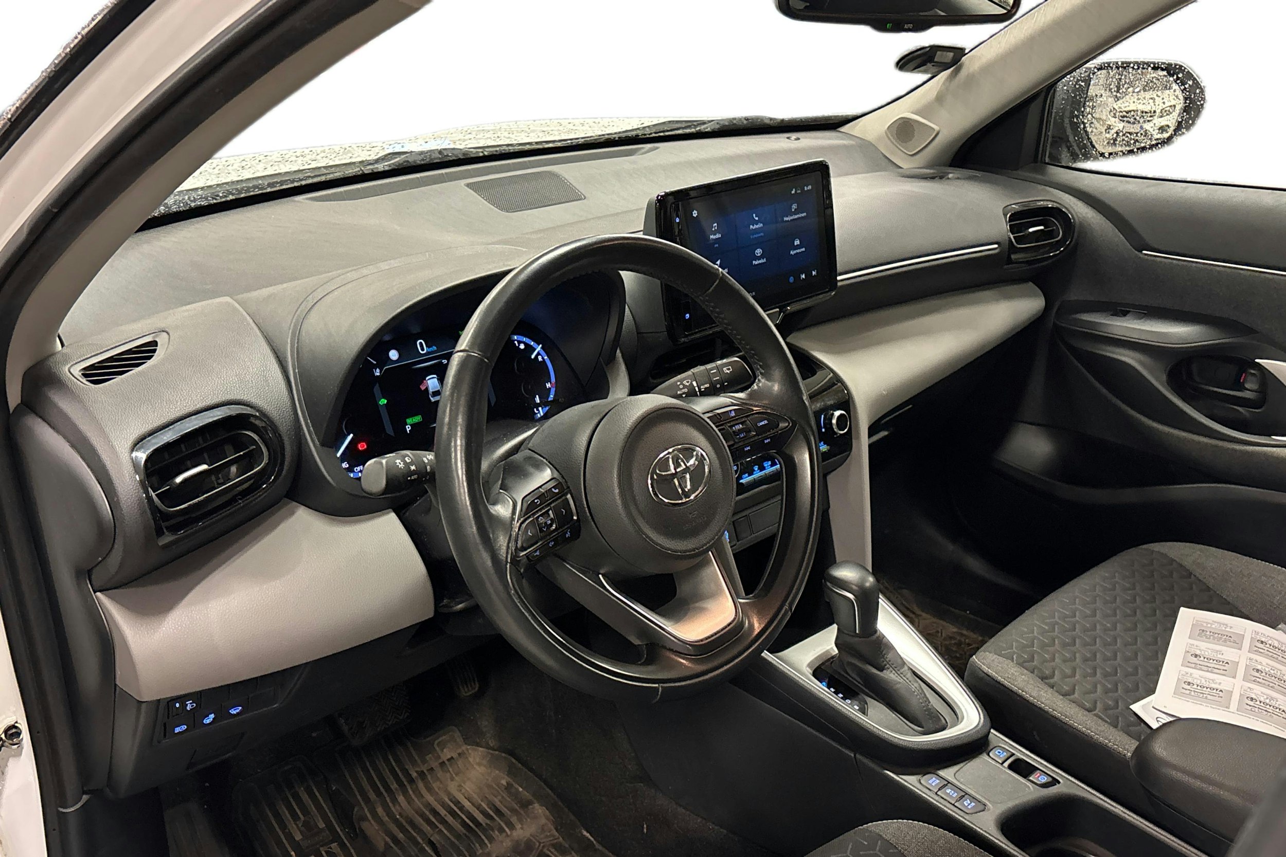 valkoinen Toyota Yaris Cross 2022 kuva 3.