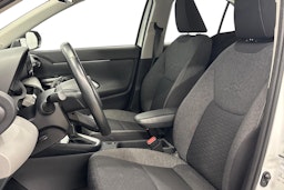 valkoinen Toyota Yaris Cross 2022 kuva 9.