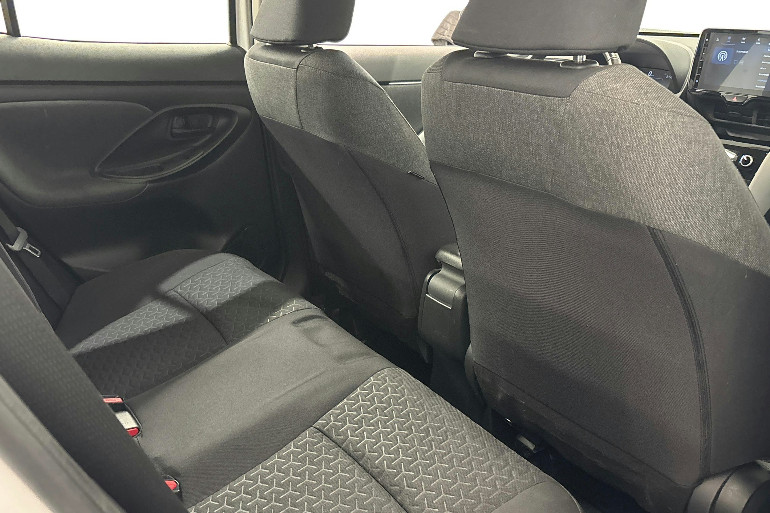 valkoinen Toyota Yaris Cross 2022 kuva 11.