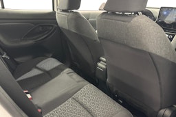 valkoinen Toyota Yaris Cross 2022 kuva 11.