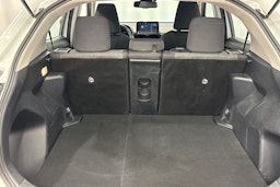 valkoinen Toyota Yaris Cross 2022 kuva 14.