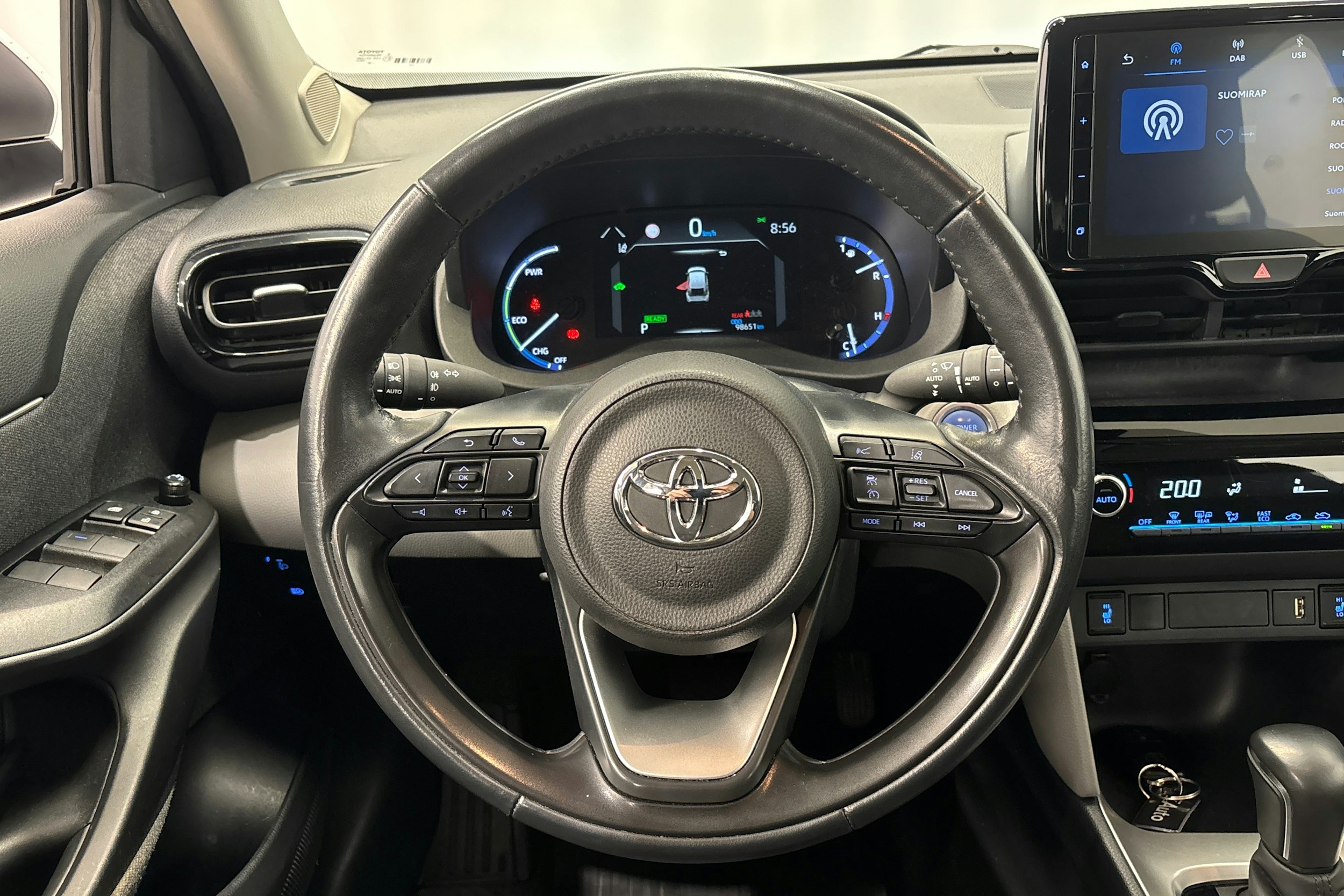 valkoinen Toyota Yaris Cross 2022 kuva 16.