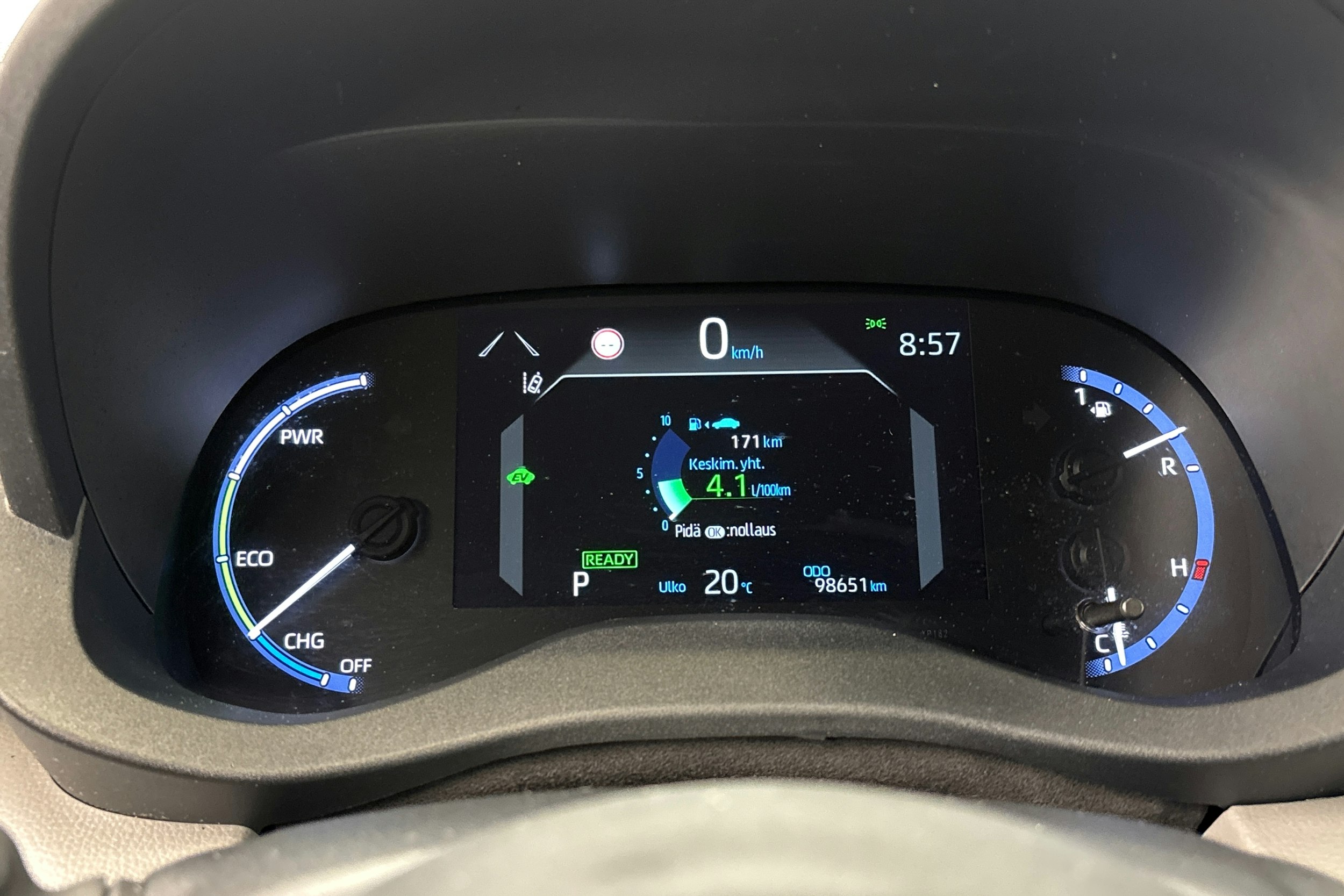 valkoinen Toyota Yaris Cross 2022 kuva 19.