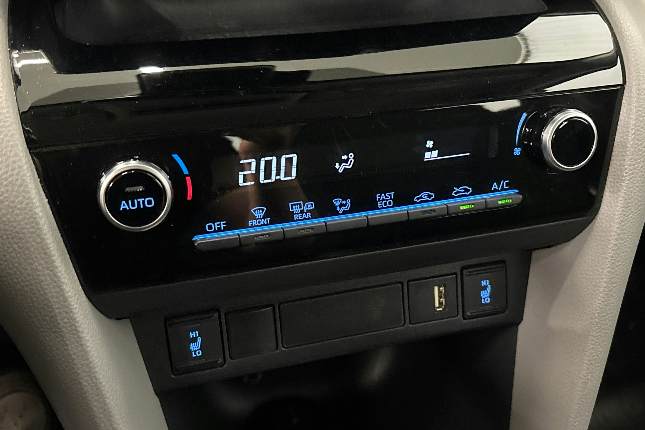 valkoinen Toyota Yaris Cross 2022 kuva 25.