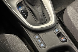 valkoinen Toyota Yaris Cross 2022 kuva 26.