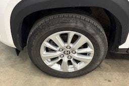 valkoinen Toyota Yaris Cross 2022 kuva 32.