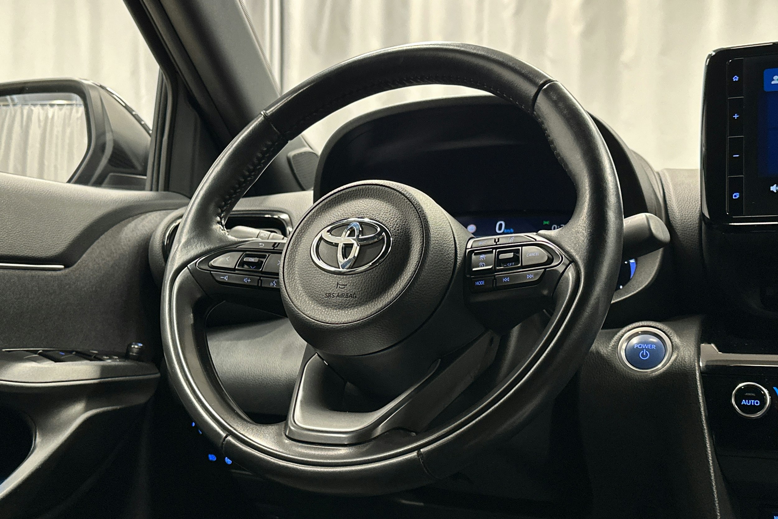 sininen Toyota Yaris Cross 2022 kuva 16.
