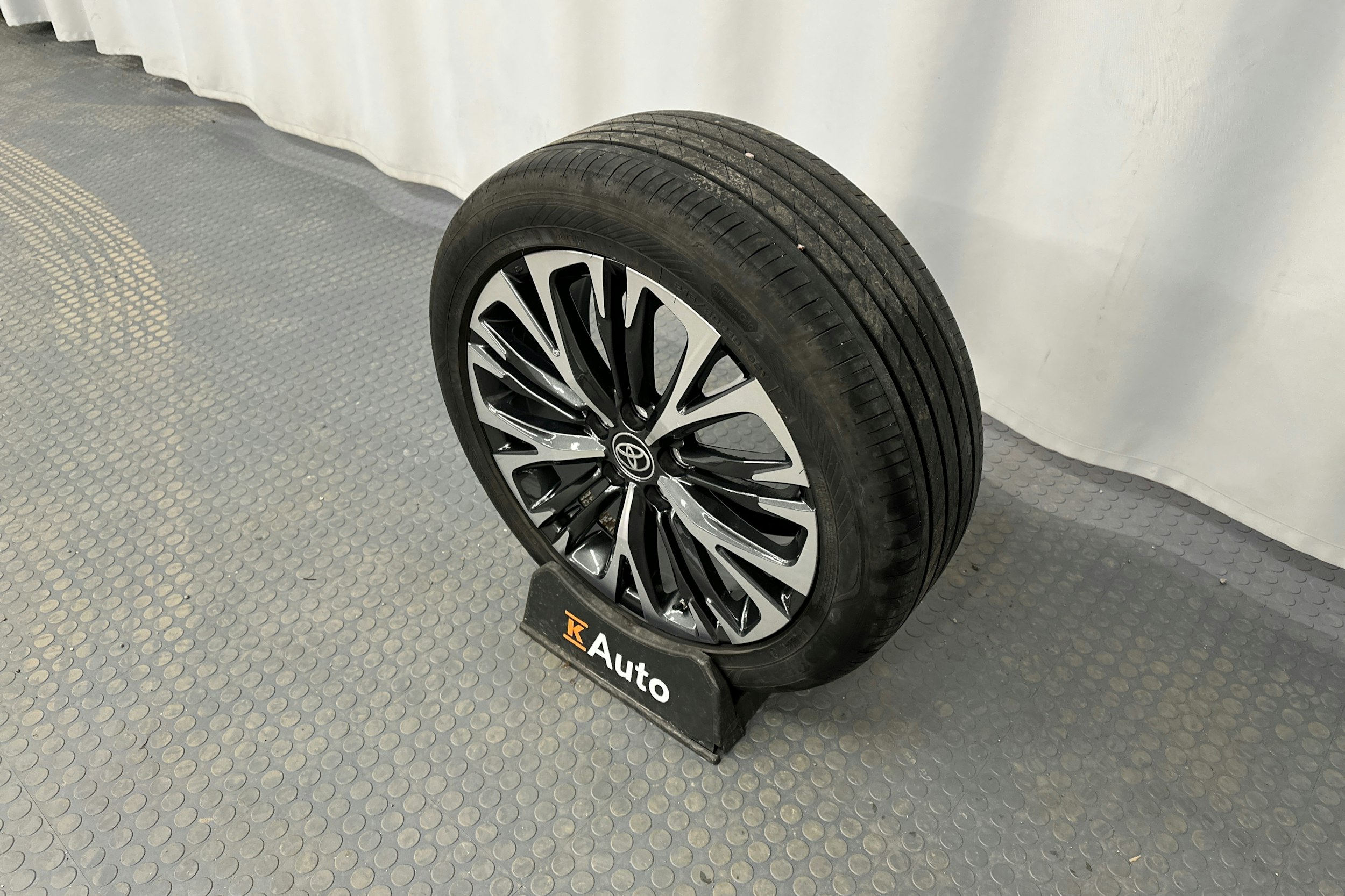 punainen Toyota Yaris Cross 2022 kuva 13.