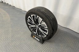 punainen Toyota Yaris Cross 2022 kuva 13.