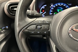 punainen Toyota Yaris Cross 2022 kuva 14.