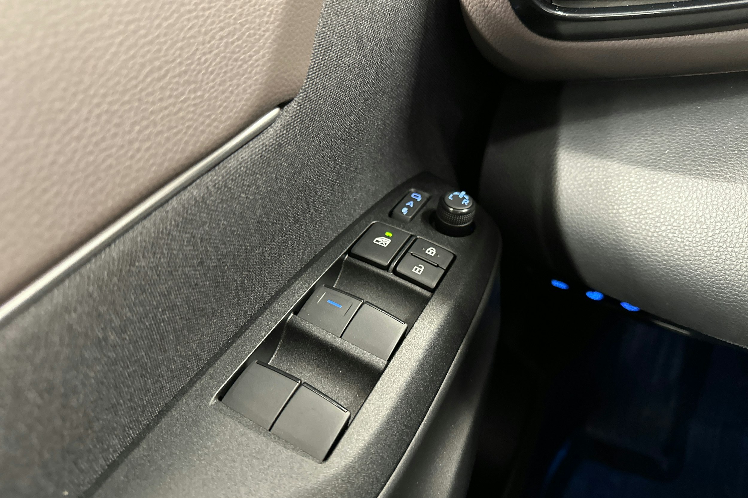 punainen Toyota Yaris Cross 2022 kuva 18.