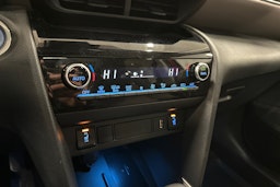 punainen Toyota Yaris Cross 2022 kuva 23.