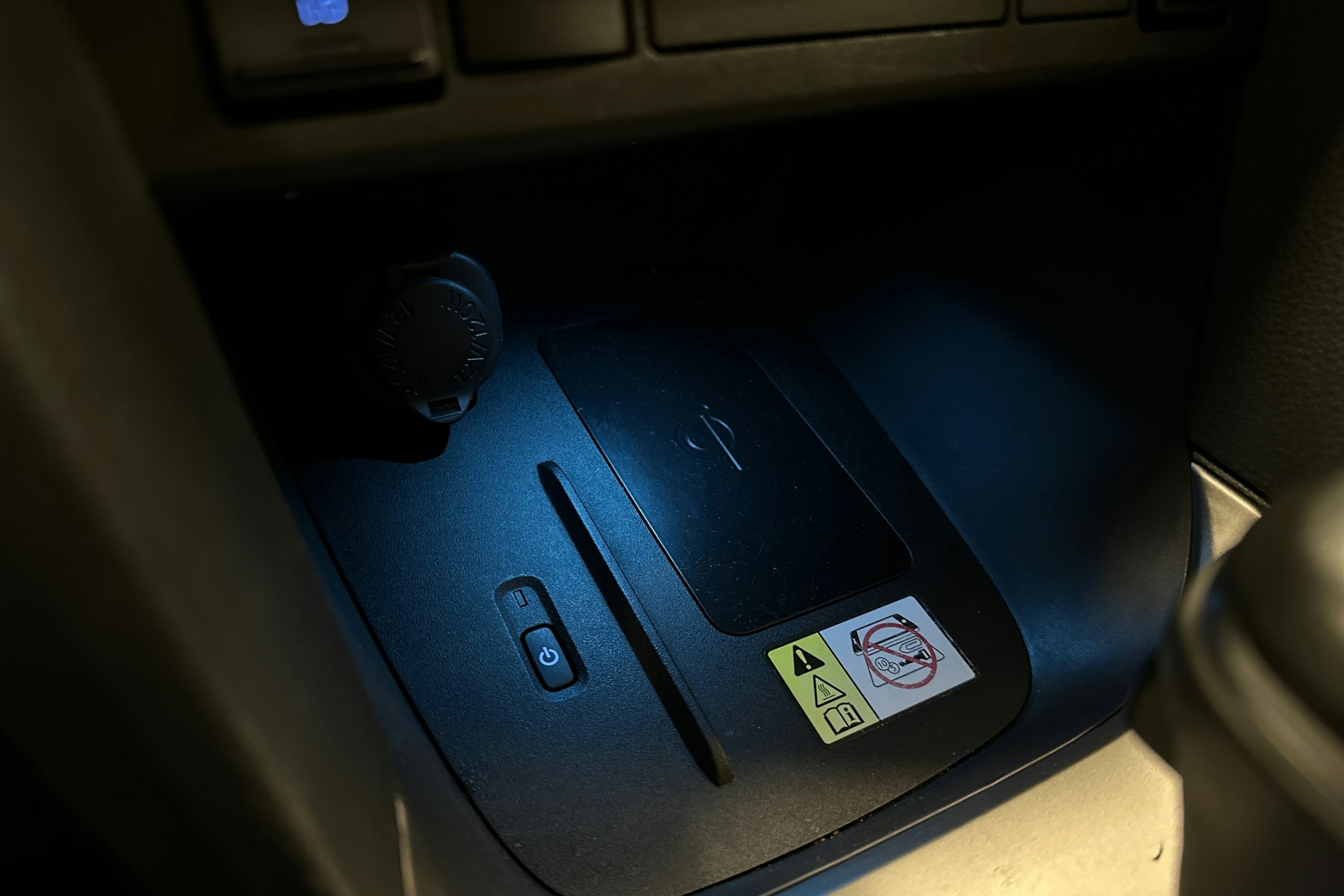 punainen Toyota Yaris Cross 2022 kuva 24.