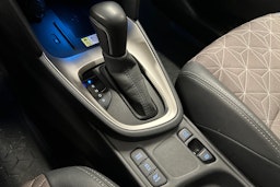 punainen Toyota Yaris Cross 2022 kuva 25.